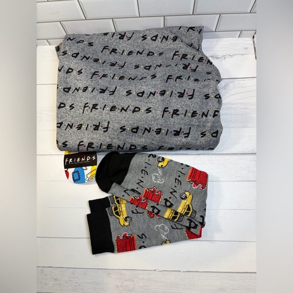 Macy’s Friends Sleepwear Pajama Pants/Socks  XL Gray/Multi Color - Picture 3 of 8